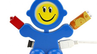 Smiling USB Hub Tries to Brighten Up Your Day
